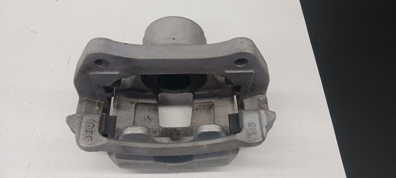 2024 CHEVROLET TRAX 1.2L Right passenger front Caliper 42789011 OEM 24