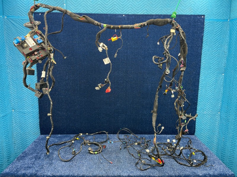 2006–2009 PONTIAC SOLSTICE Body+ fuse box Wiring Harness OEM 25867517