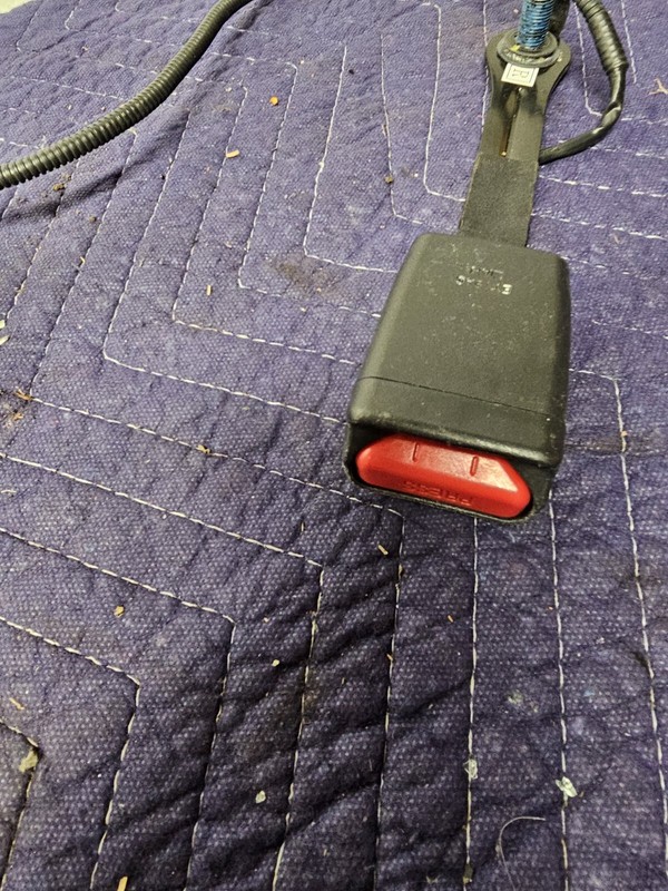 2011-15 Kia Optima OEM Right RH Seat Buckle