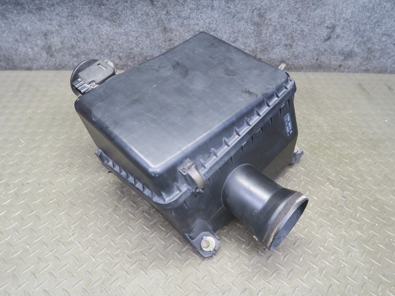 2004 LEXUS UZJ100L LX470 AIR INTAKE CLEANER FILTER BOX W SENSOR 17080-50010
