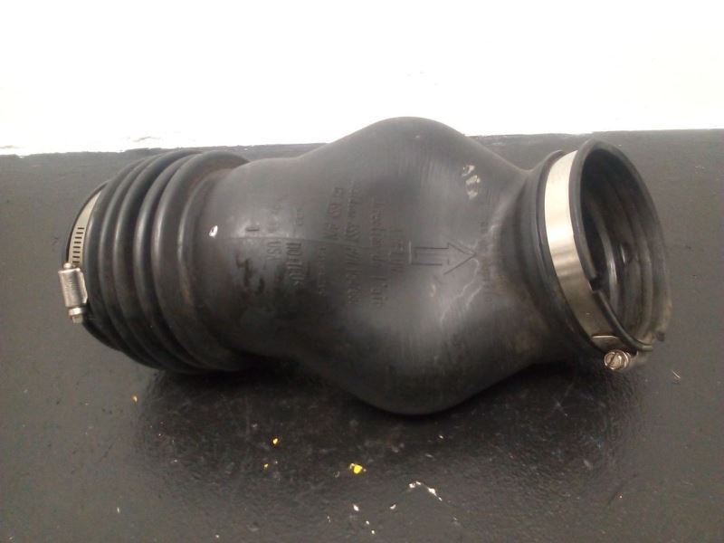 03-06 Chevrolet Express 3500 Van 4.8L & 6.0L Air Cleaner Hose OEM 15124529