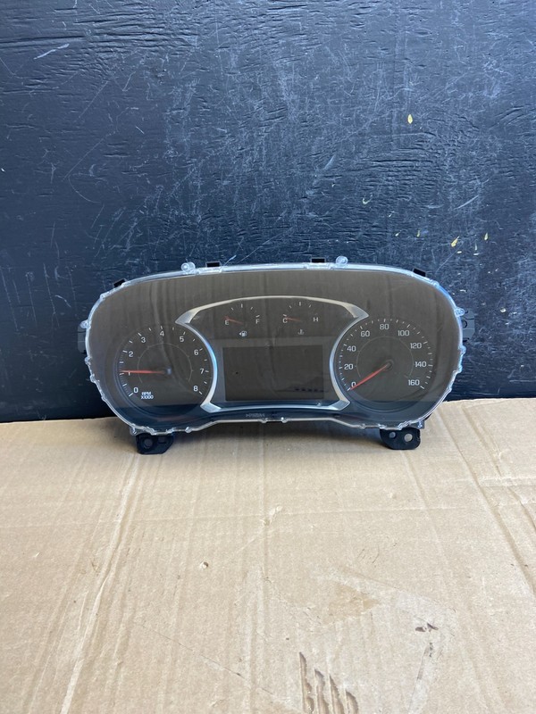 2018 2019 GMC Acadia Speedometer Cluster OEM AD7063 DG