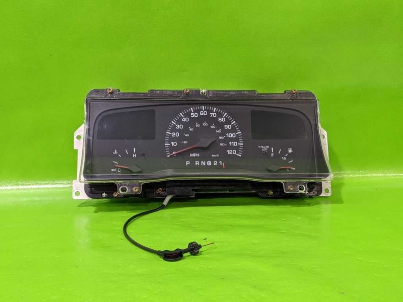 01 02 TOWN CAR SPEEDOMETER CLUSTER OEM 4273-1