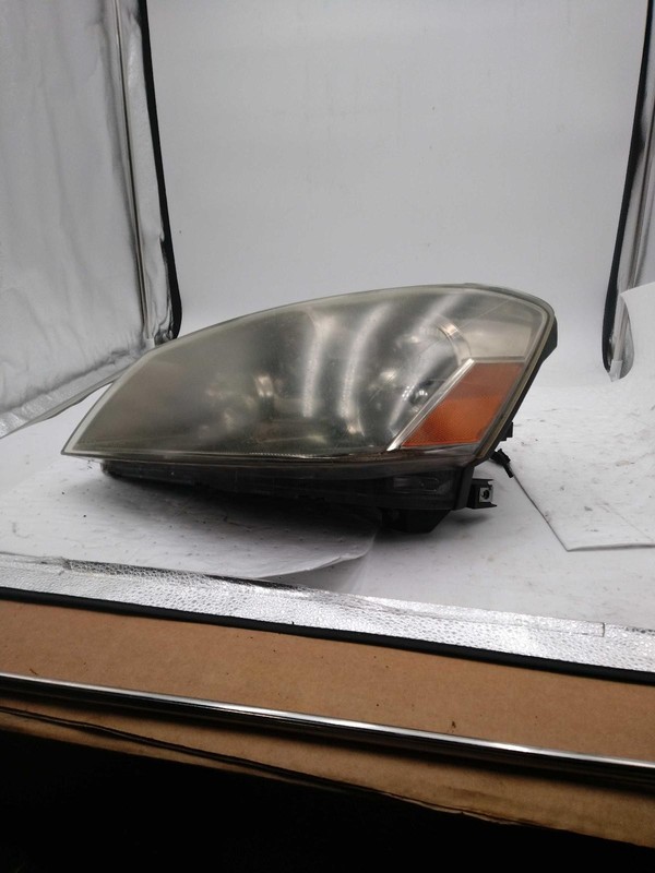 2005-2006 Nissan Altima Left Yellow Headlight Assembly - Tan - Used