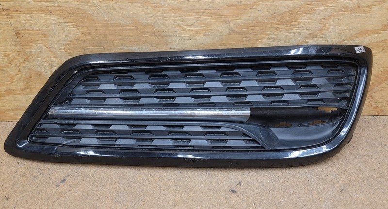 2014 - 2016 ACURA MDX Front Bumper Fog Light Cover Bezel Cover Trim Right OEM*