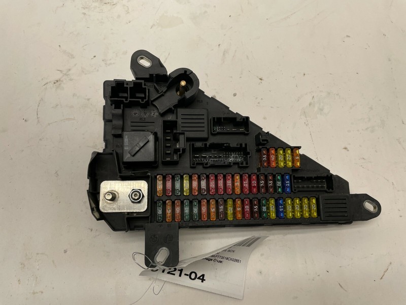 2008-2010 BMW 535i 5 SERIES REAR TRUNK ENGINE DISTRIBUTION FUSE BOX RELAY