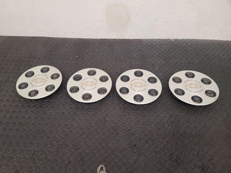 04-06 Chevrolet Tahoe ''Chevy'' Wheel Cap Set Of 4 Opt PF9 OEM 09594493