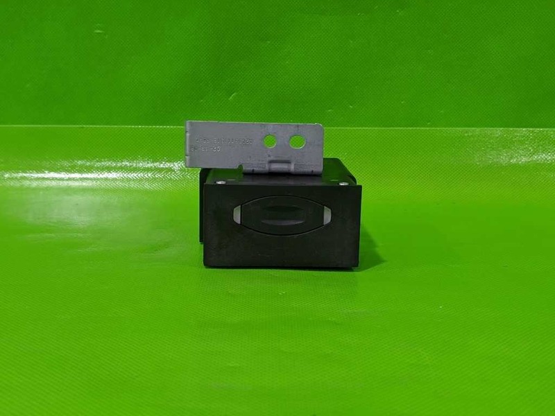 09-14 MAXIMA THEFT LOCKING FOB PORT SLOT OEM 4409-9