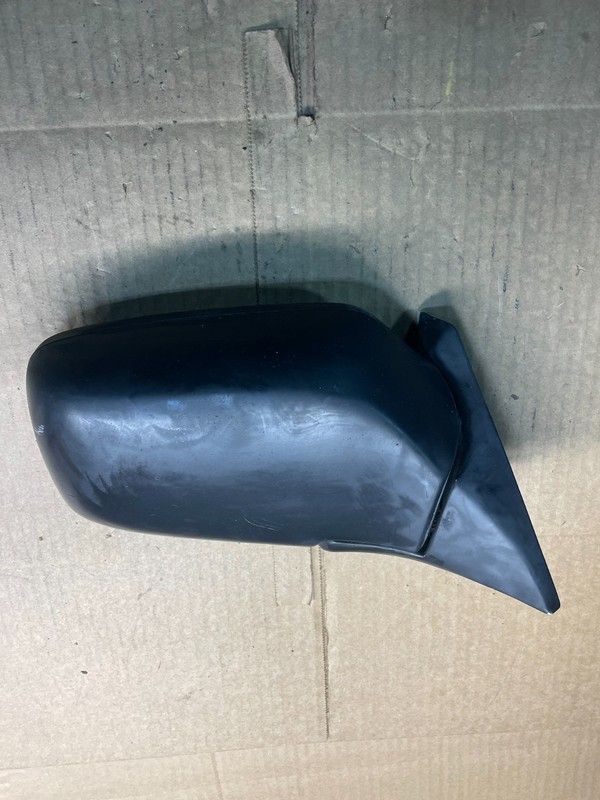 1990 to 1993 Volvo 240 Right Passenger Side View Door Mirror OEM Y3620 DG