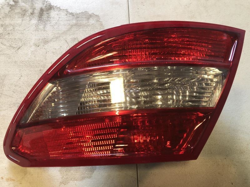2008-2011 MERCEDES BENZ C-CLASS RIGHT TAIL LIGHT 4DR 7373