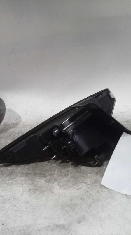 Used Right Tail Light Assembly fits: 2022 Hyundai Tucson US built LED quarter pa