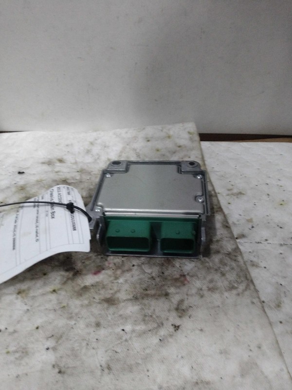 Used Air Bag Module fits: 2013 Hyundai Accent Air Bag front center console US ma