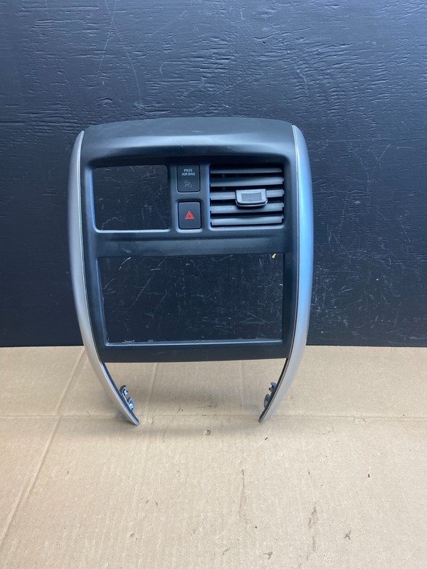 2015-2019 Nissan Versa Hatchback Center Dash Radio Climate Bezel Air Vent AB9302