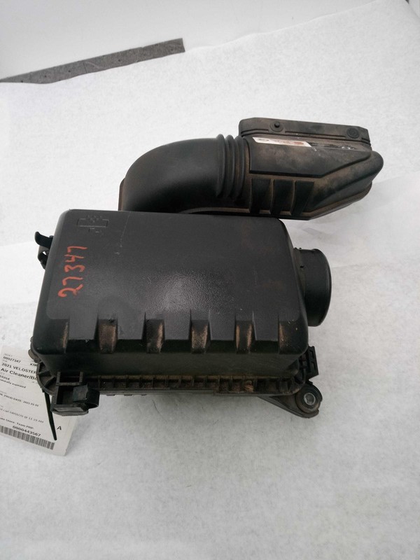 2021 Hyundai Veloster Air Cleaner Assembly OEM 28110J3750 Used 117K Miles