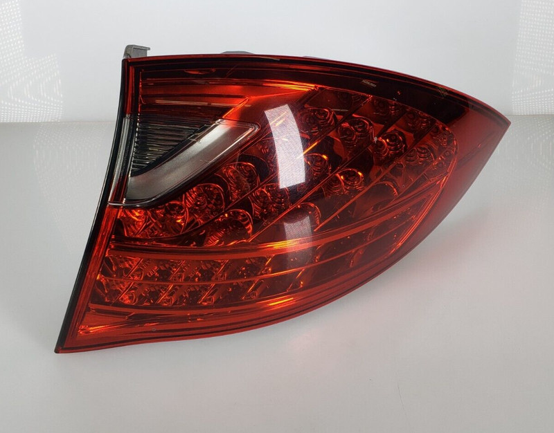✅ 11-14 OEM Porsche Cayenne Hybrid 958 Rear Right Side Outer Tail Light Lamp