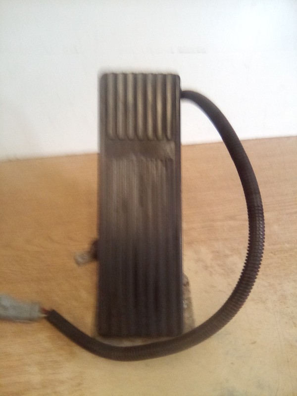 1999 International 9200 Throttle Pedal 4976166, 5133225