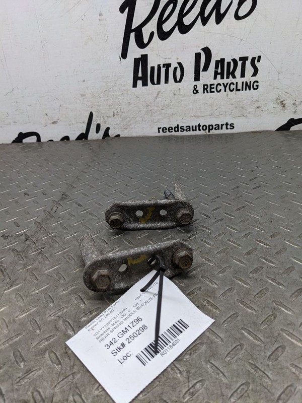 1984-1996 Corvette C4 Rear Spring Middle Brackets (2), w/Bolts GM1184031
