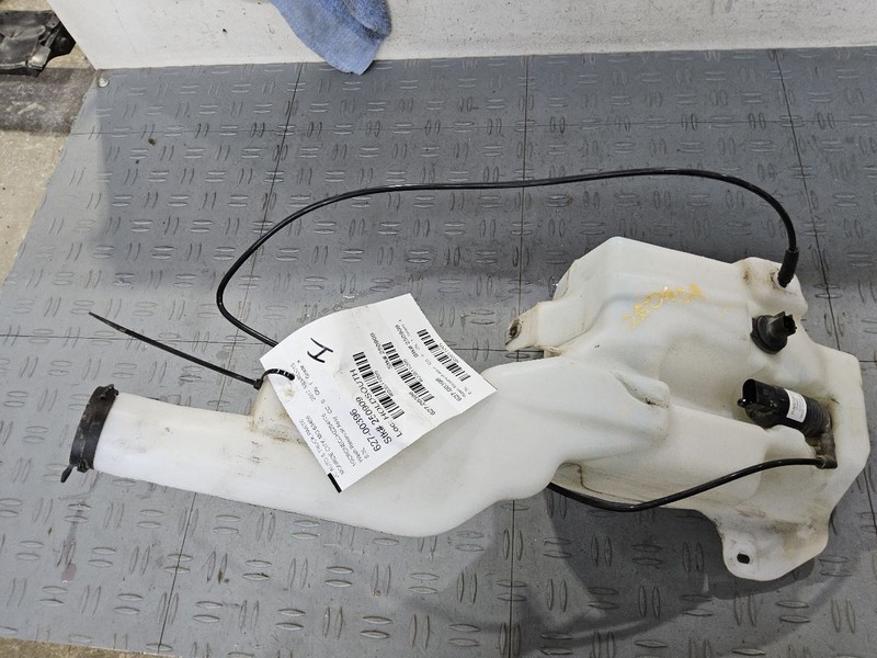 Wash Reservoir Classic Style Fits 15-19 SIERRA 1500 PICKUP 3511095