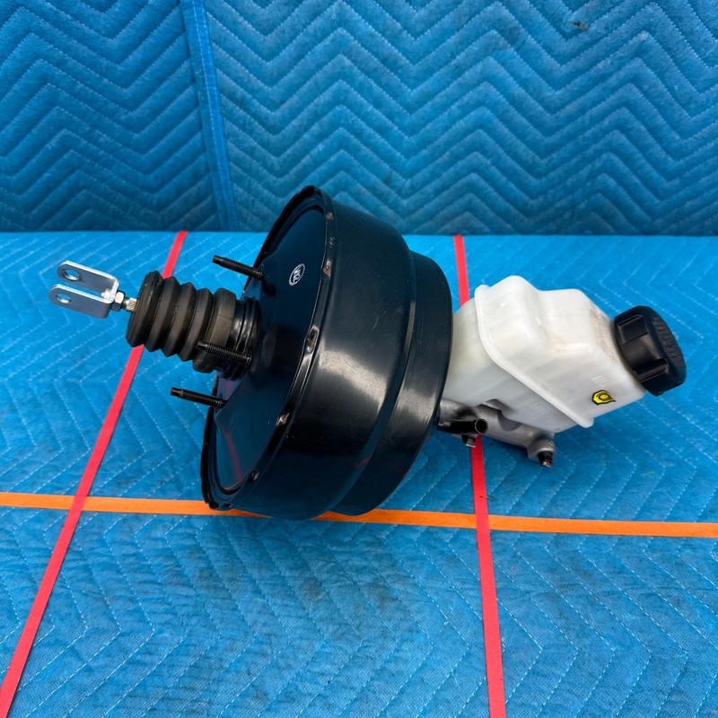 2011–2013 Hyundai Equus Brake Booster and Master Cylinder Assembly OEM