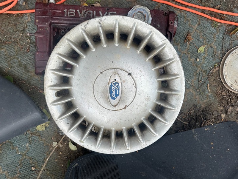 92-97 CROWN VICTORIA OEM WHEEL COVER HUB CAP - 24 SLOTS STYLE 15"