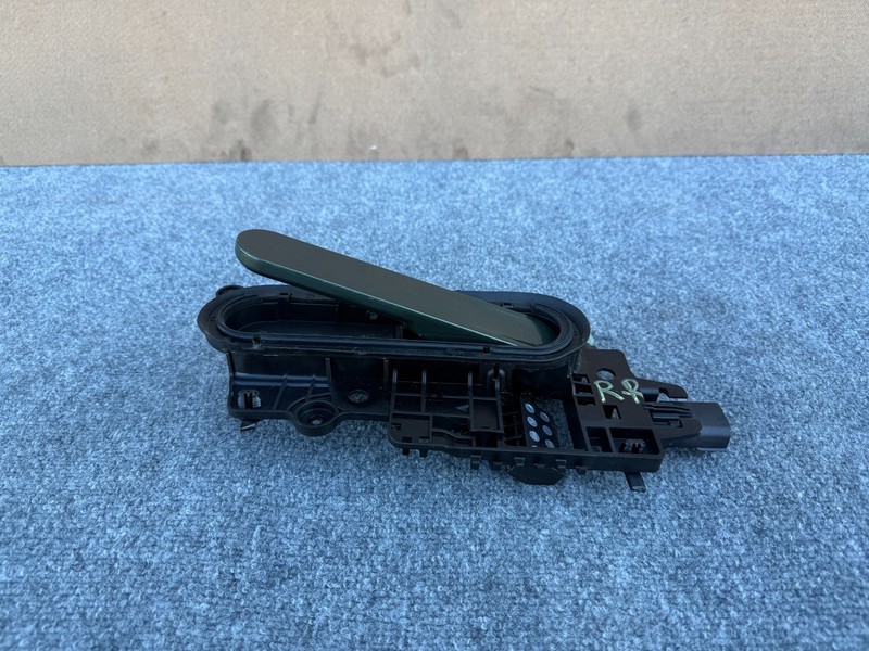 RIVIAN R1S R1T 22-26 OEM REAR PASSENGER EXTERIOR DOOR HANDLE W/ BRACKET GREEN