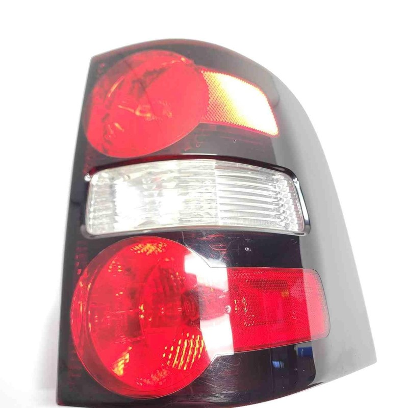 2006 Explorer LH Driver Side Quarter Panel Tail Light Assembly Light Scratches