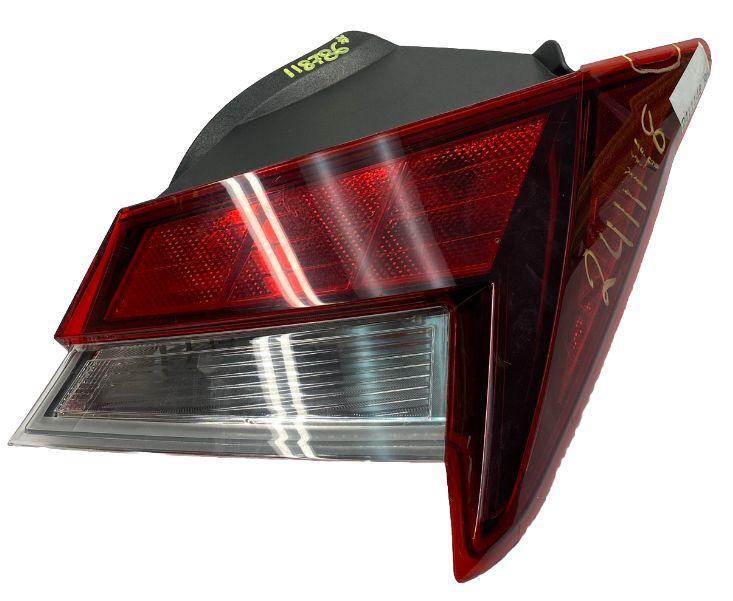Hyundai Elantra tail light 21 23 out right side assy OEM 92402AA020 has a crack