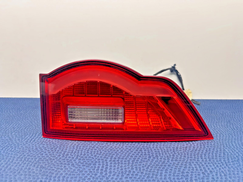 17–20 Jaguar F-Pace Rear Right Passenger Side Inner Tail Light Lamp Tailgate OEM