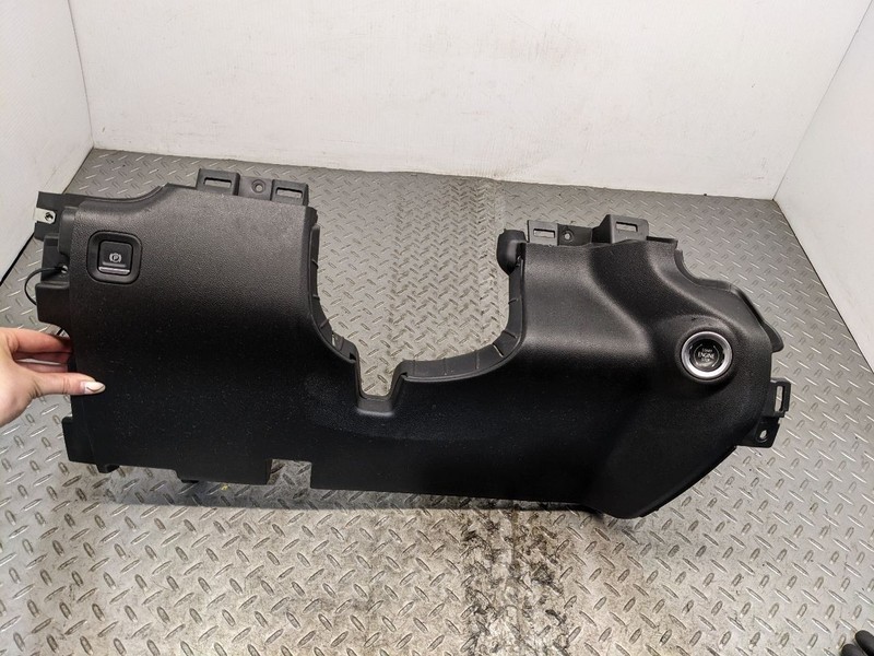 2019 2020- 2025 Chevrolet Silverado 1500 Front Left Knee Bolster Cover O 1170271