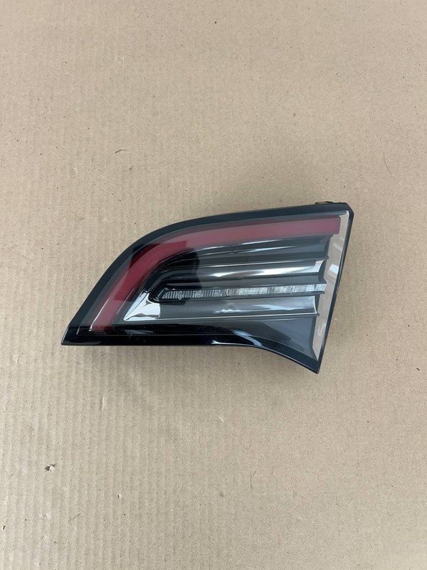 ✅ Tesla Model 3 Rear Right Trunk Light 1077402 OEM