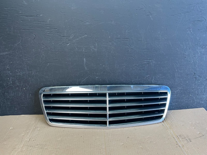 1997-2003 Mercedes Clk-Class CLK320 CLK350 Front Upper Grill Grille ad8496 DG