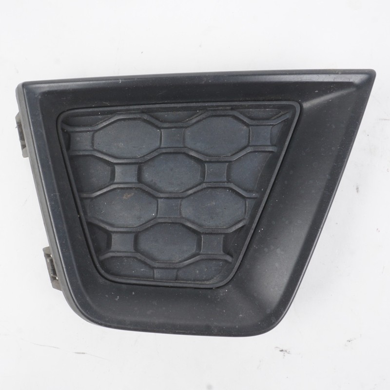 2019 - 2023 Jeep Renegade Front Right Bumper Fog Light Cover Trim Molding OEM