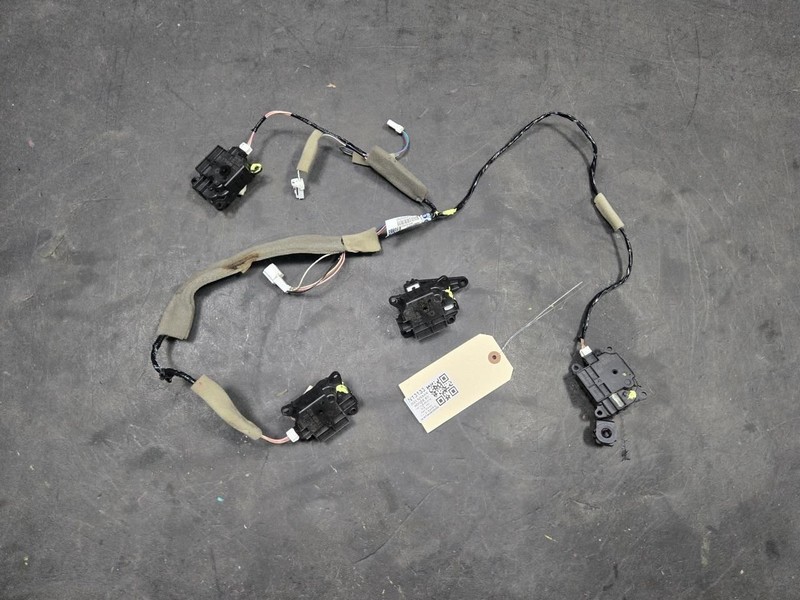 HVAC Heater Flap Door Actuators w/ Wiring Harness Set 2022 Nissan Rogue 21 - 25