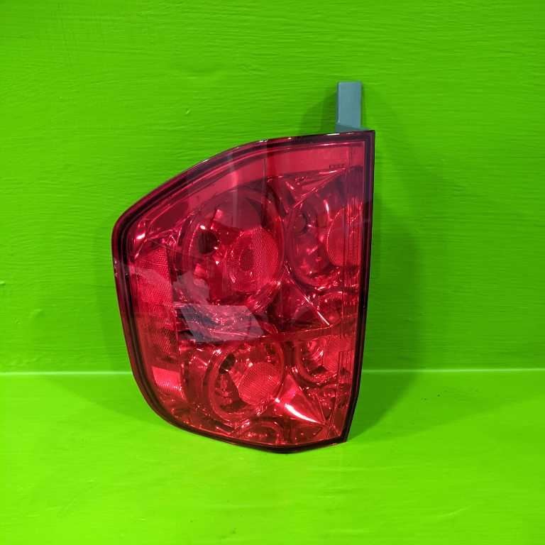 03 04 05 PILOT PASSENGER RIGHT TAILLIGHT LAMP OEM 3789-53