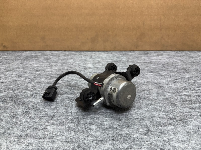 BMW E90 E92 E93 M3 2008-2013 OEM ENGINE MOTOR BRAKE BOOSTER VACUUM PUMP ASSEMBLY