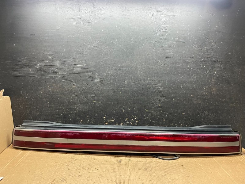 1986 to 1987 Buick Somerset Skylark Trunk Rear Center Tail Light Panel Z5859 PS