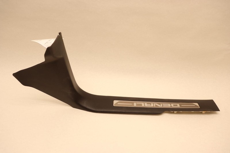 2015-2020 GMC YUKON XL DENALI FRONT RIGHT SIDE DOOR SILL SCUFF PLATE TRIM OEM
