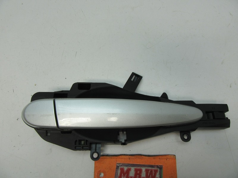 for BMW 325I RIGHT FRONT OUTER DOOR HANDLE SILVER PASSENGER SIDE R RF RH OUTSIDE