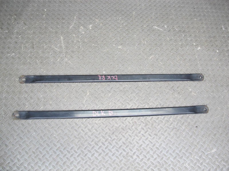 12-20 MERCEDES R172 SLK SLC REAR LEFT RIGHT LOWER SUSPENSION SUPPORT BRACE SET