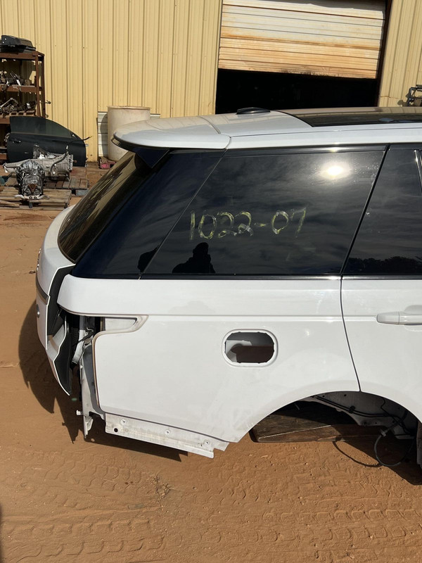 13-19 LAND ROVER RANGE ROVER REAR RIGHT PASSENGER QUARTER PANEL SECTION CUT