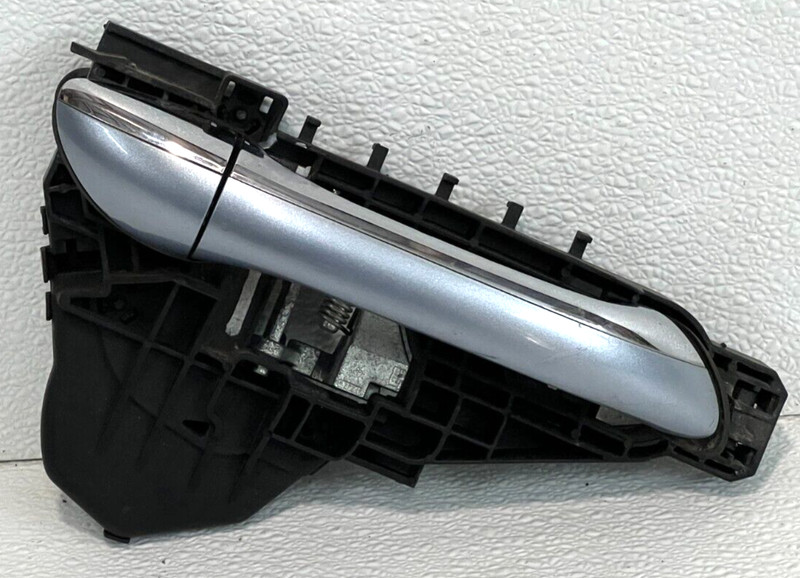 06-13 Mercedes R3500 Right Front Passenger Side Exterior Door Handle OEM