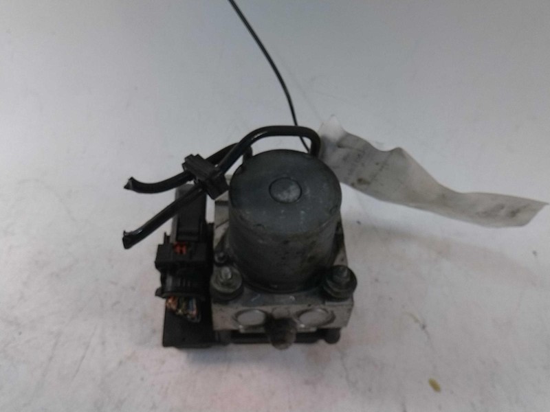 2011 GMC Acadia ABS Hydraulic Assembly OEM 15822755 200k Miles White