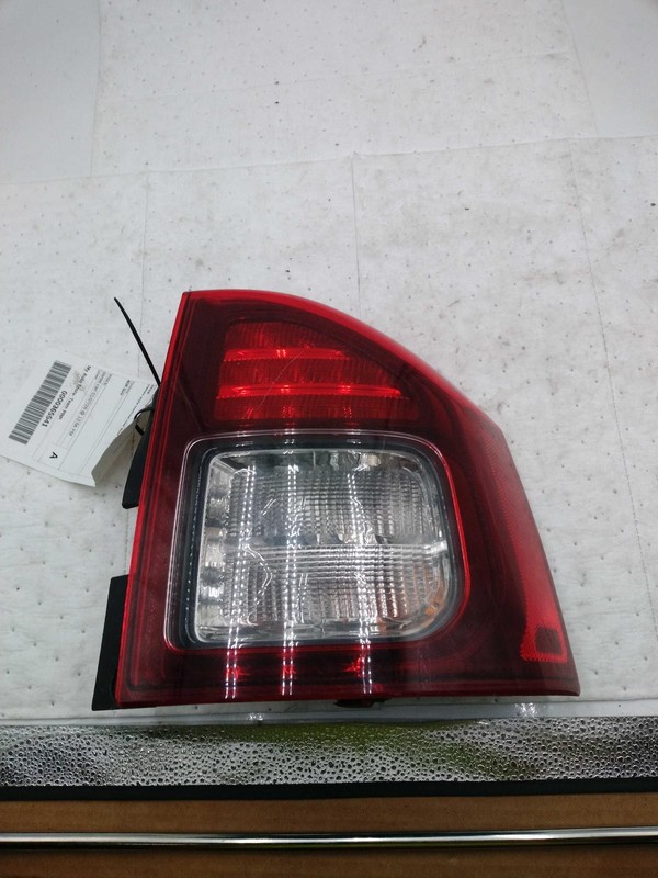 2017 Jeep Compass Right Tail Light Assembly White OEM 338124 120K Miles