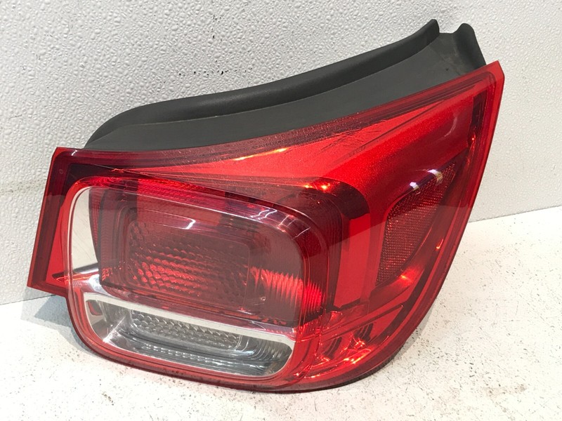 2013-15 Chevrolet Malibu Rear Right Passenger Outer Quarter Tail Light Lamp OEM