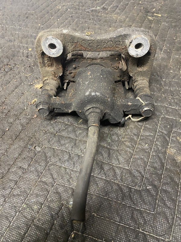 2004 - 2009 Kia Amanti Rear Right Brake Caliper OEM