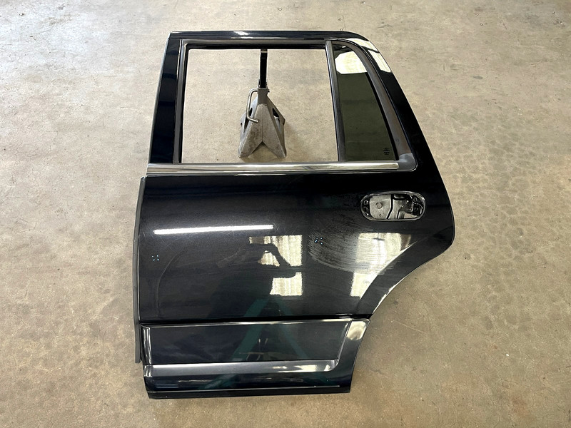 ⭐2007-2017 LINCOLN NAVIGATOR REAR LEFT SIDE DOOR PANEL COVER SHELL OEM LOT2664
