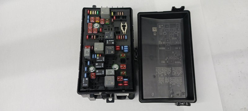 2014 BUICK REGAL Engine Fuse Box 2.0L OEM 14 15 16 17
