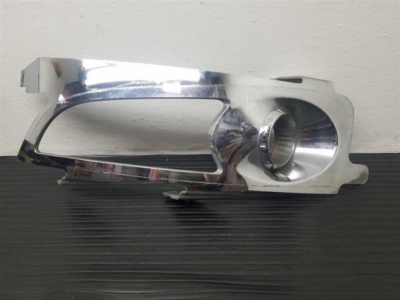 08-12 Buick Enclave Left Driver Fog Lamp Trim Bezel OEM 25878271
