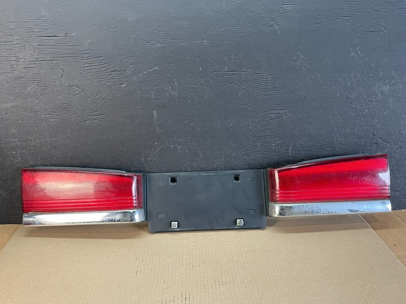 1995 - 1997 Ford Crown Victoria Trunk Lid Center Tail Light OEM ae3428 DG