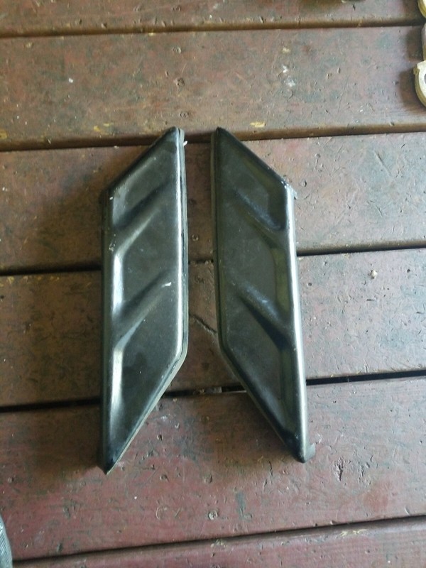 Crownline 182 1992 Side Windshield Vent Starboard and port